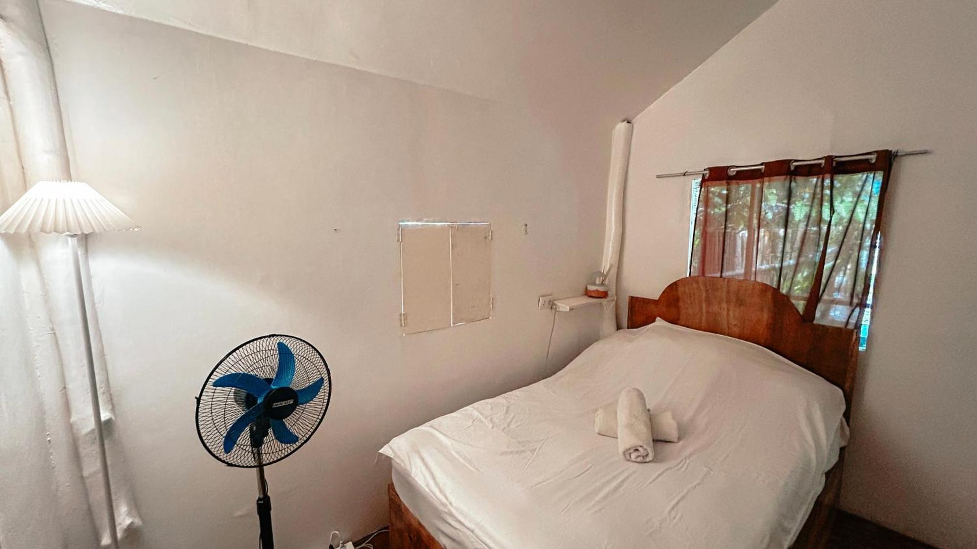 Islo Hut Kaliwa Hotell General Luna  Exteriör bild