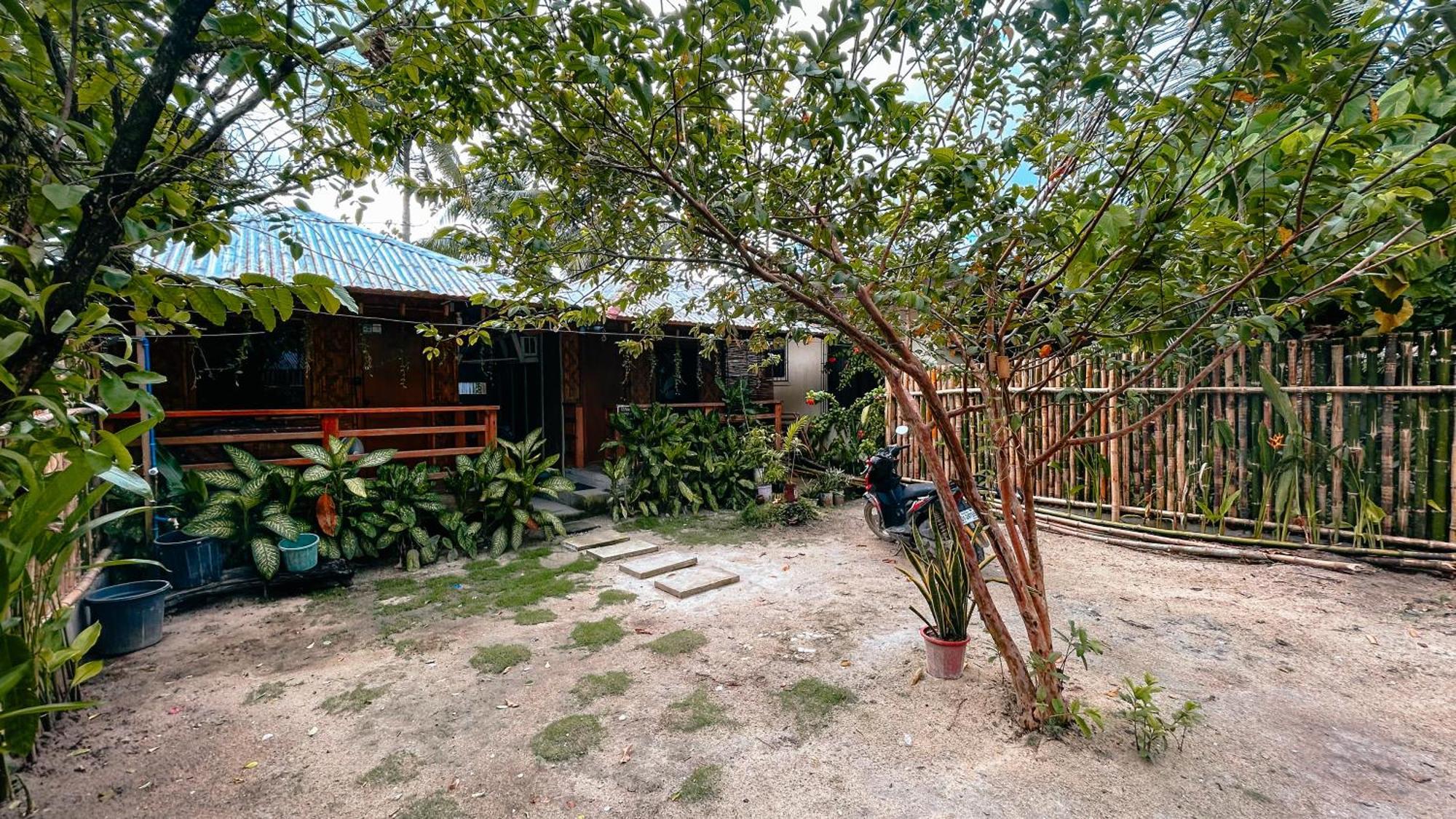 Islo Hut Kaliwa Hotell General Luna  Exteriör bild