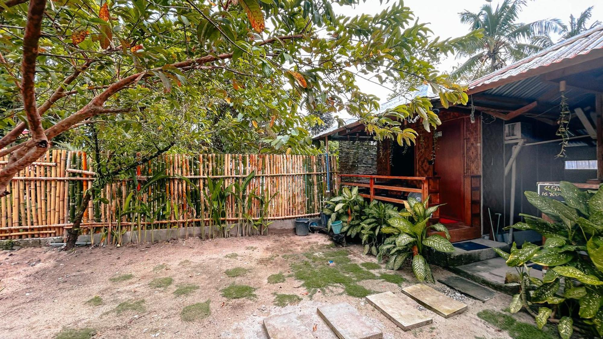 Islo Hut Kaliwa Hotell General Luna  Exteriör bild